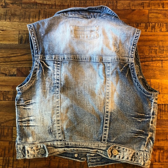Super cute Denim Vest - Picture 3 of 3